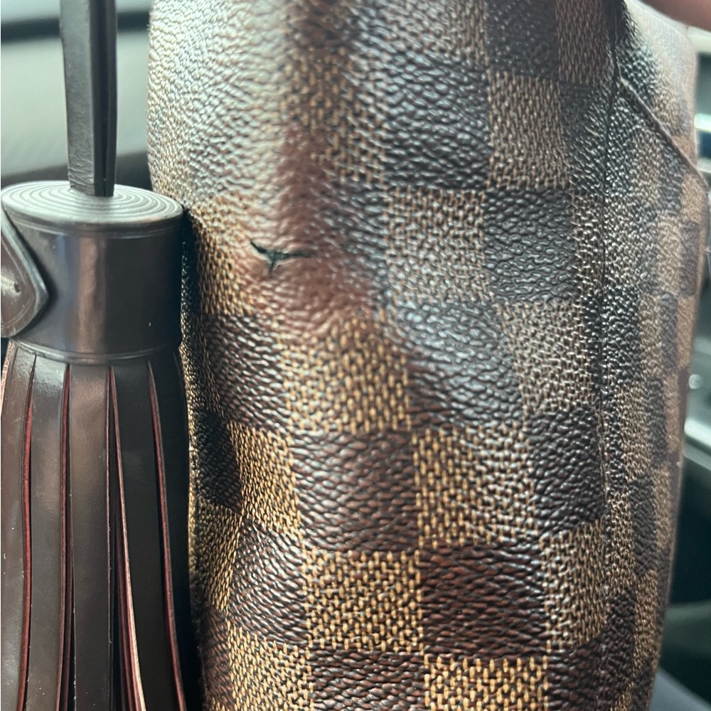 Authentic Louis Vuitton Crossbody or shoulder purse - Picture 4 of 4